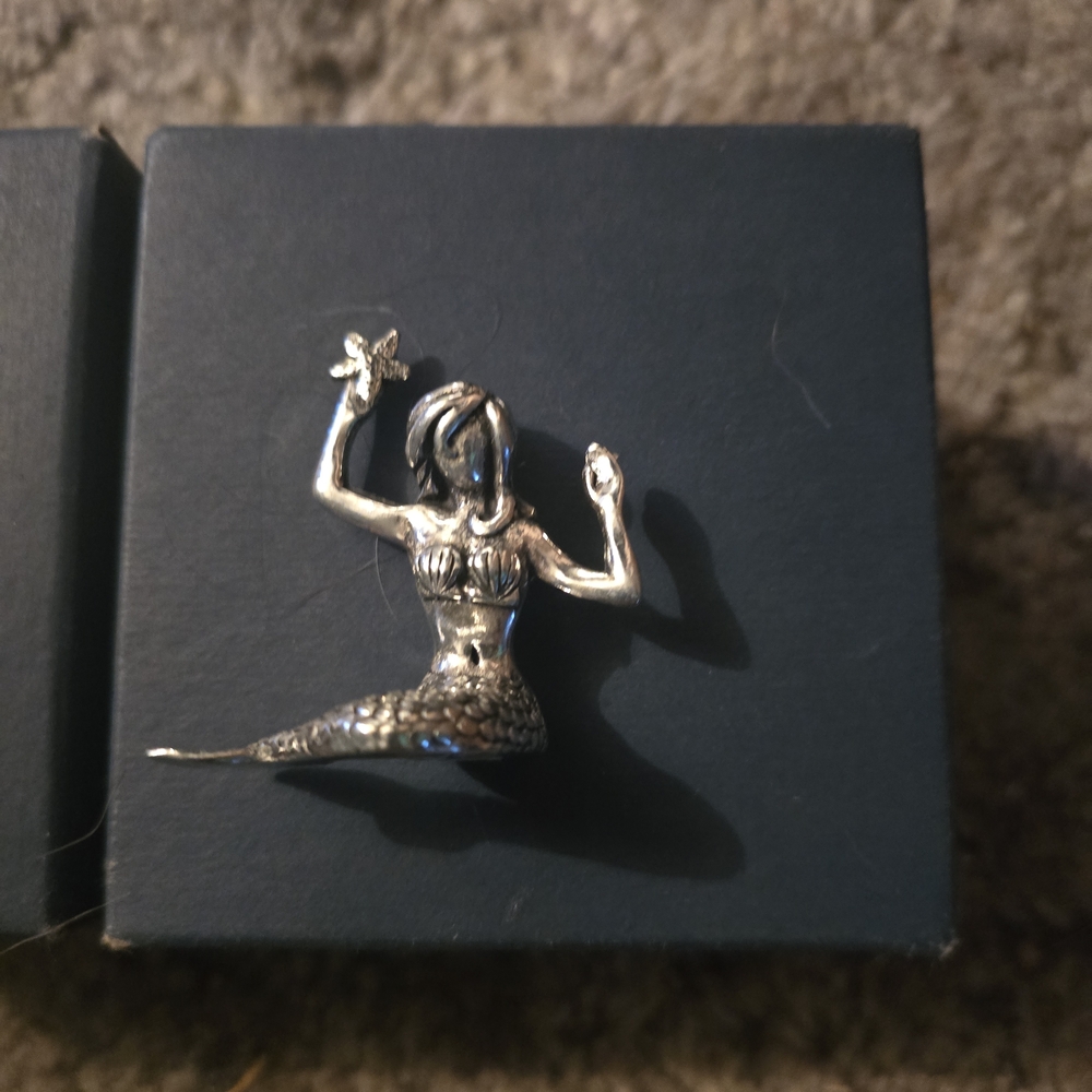 Woodbury Pewter Sitting Mermaid Ring Holder